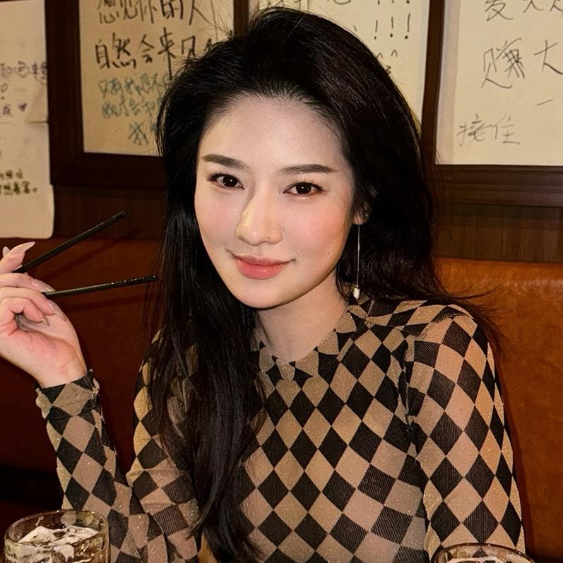 那家店的老板娘很美