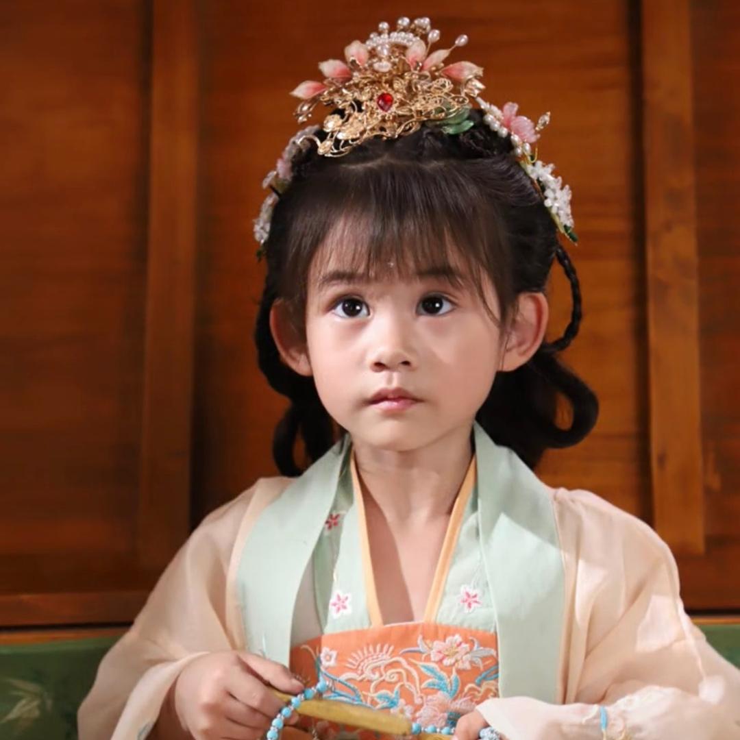 小演员纳贝妮
