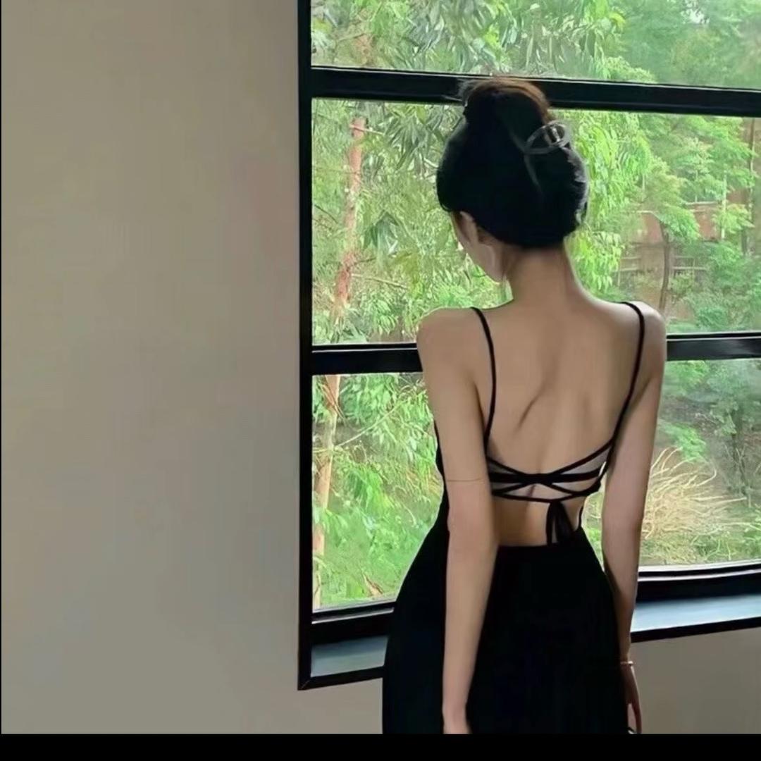 王娇.