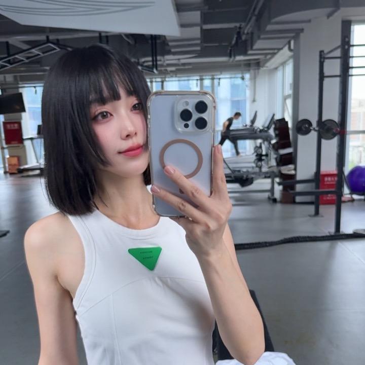 小阿姨 .
