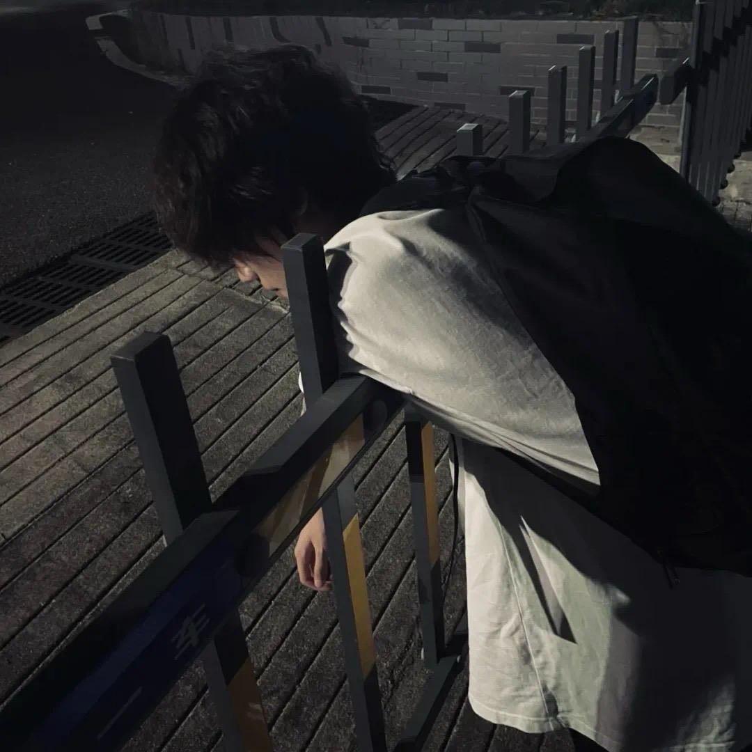 白某人
