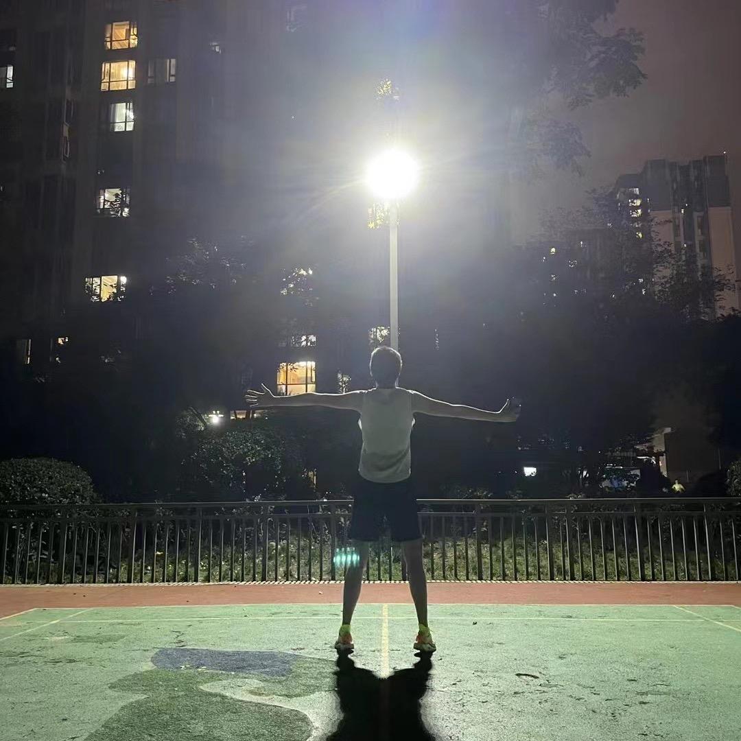 邓..