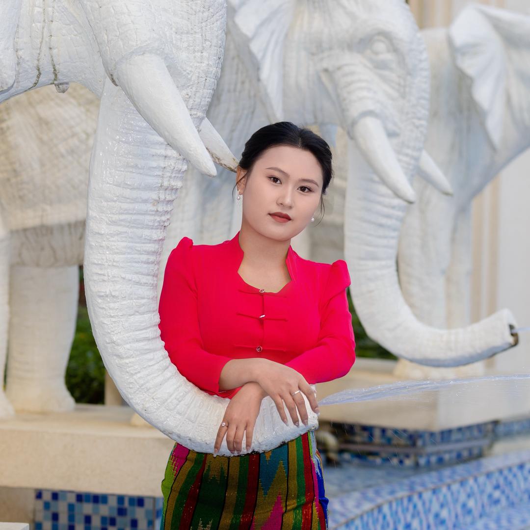 朗也丽ၼၢင်းဢေလီႇ 🎤🍓