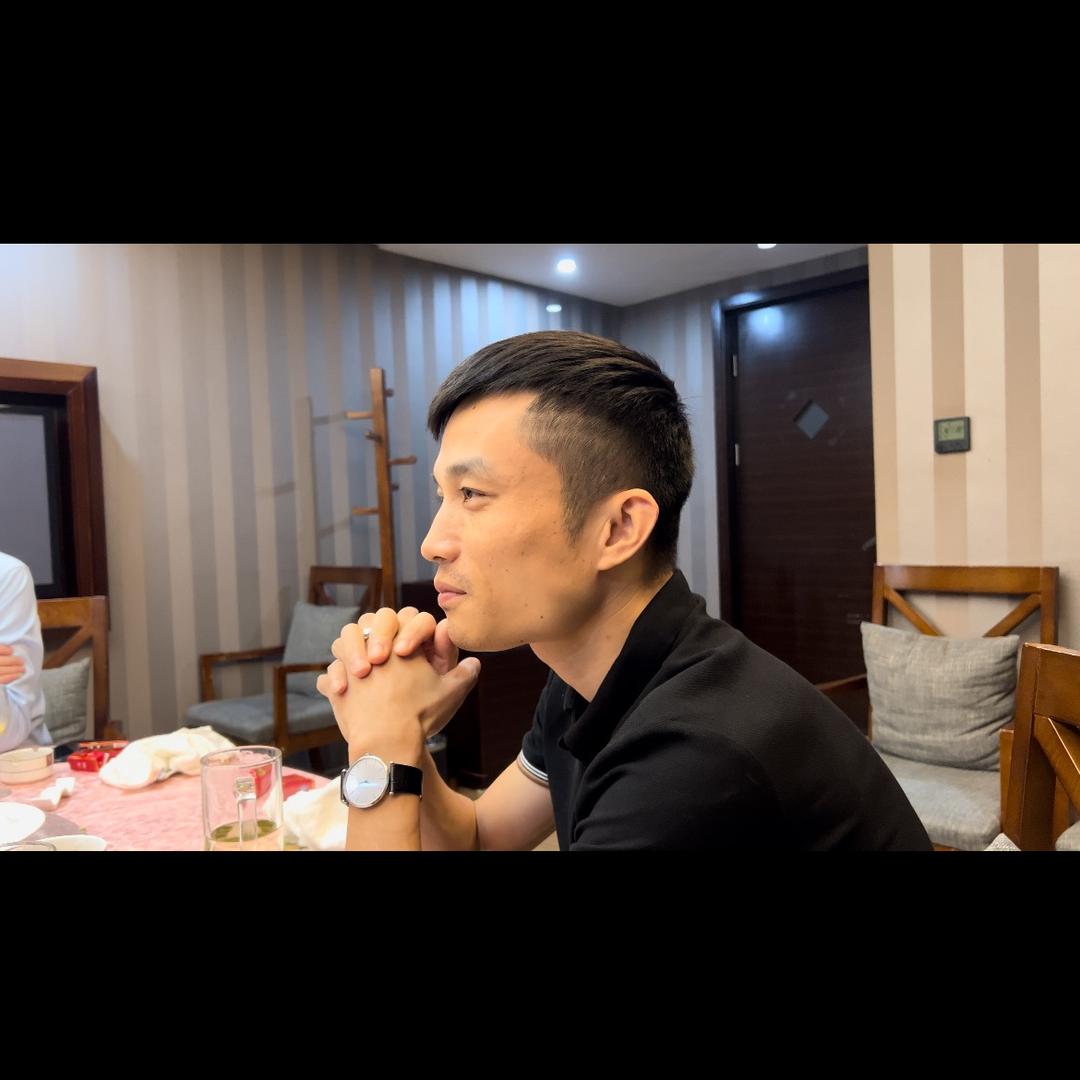 塔吊哥-黑曼巴台球俱乐部