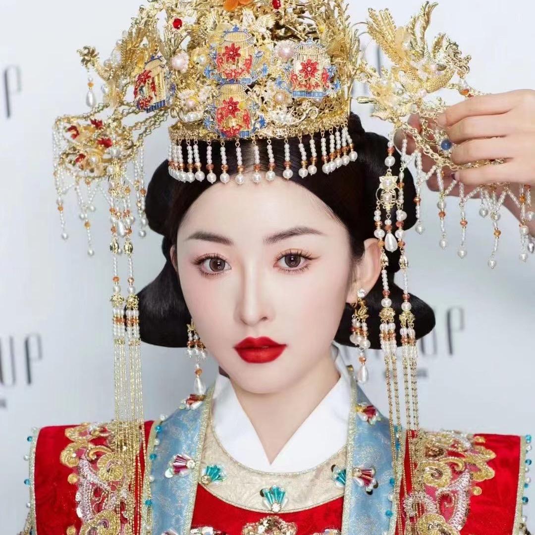 PL女主角婚纱化妆造型
