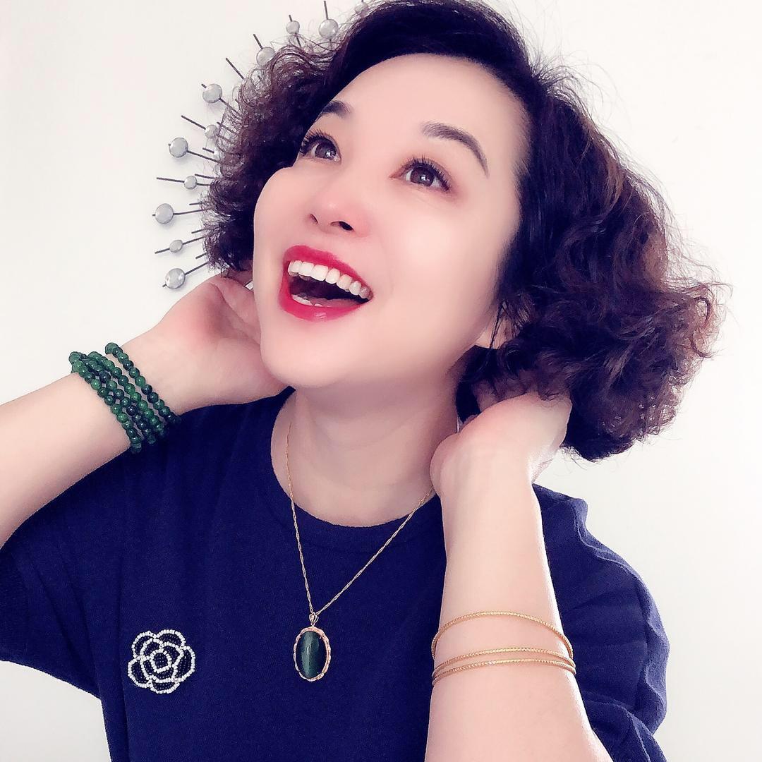 爱笑的华姐服饰搭配
