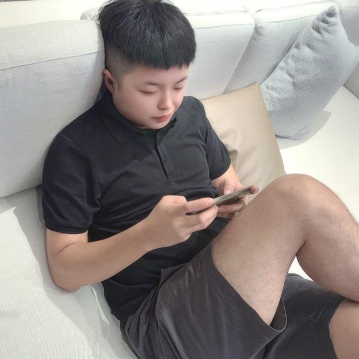 教手动档的小老弟。