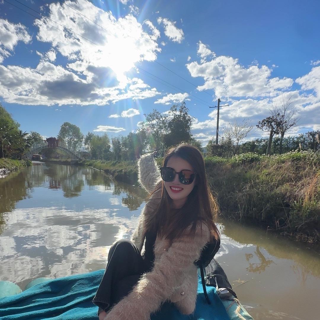 Lily吃喝玩乐