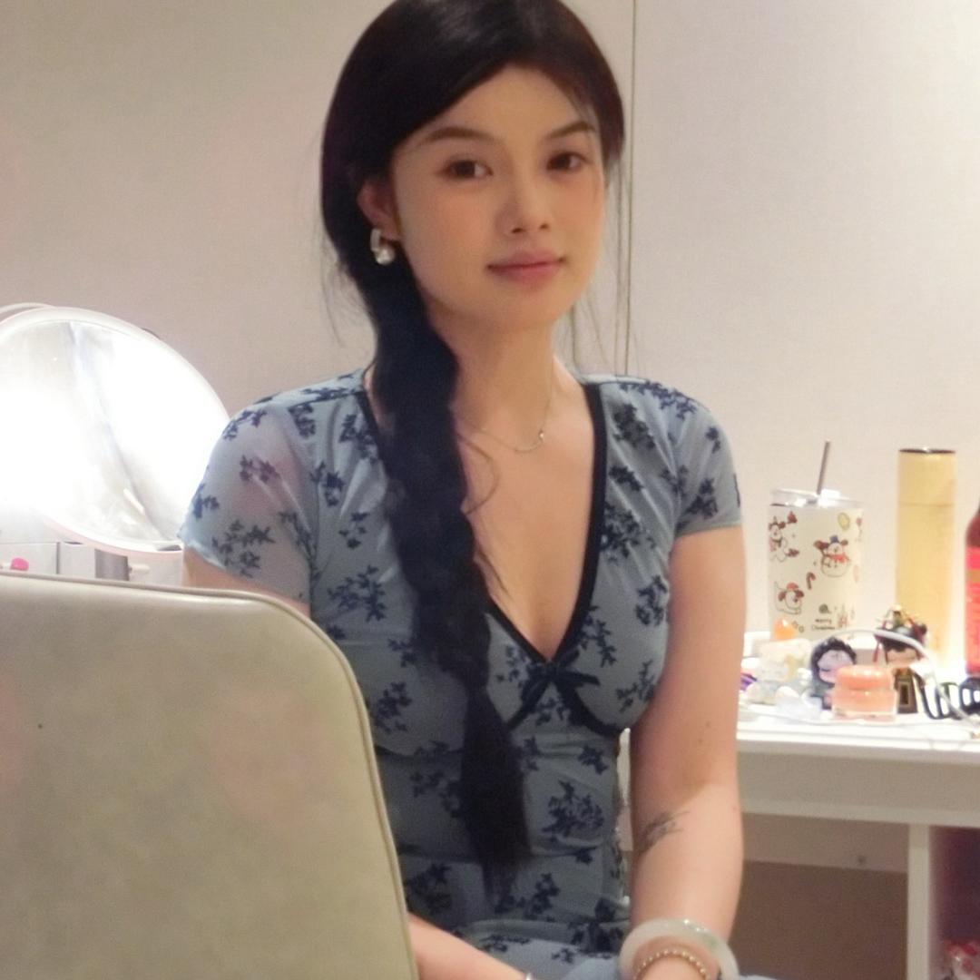 南南(155小个子135斤长胖版)