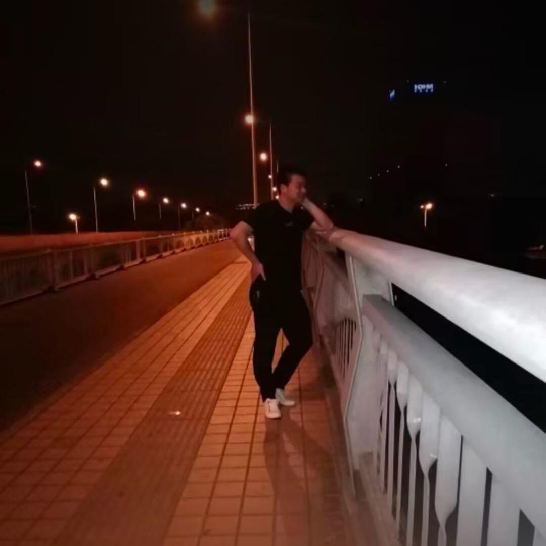 墨    尘