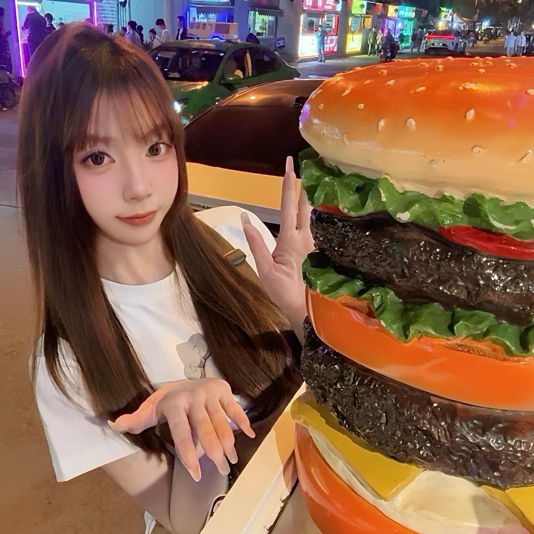 炭烤小肥雯🍔