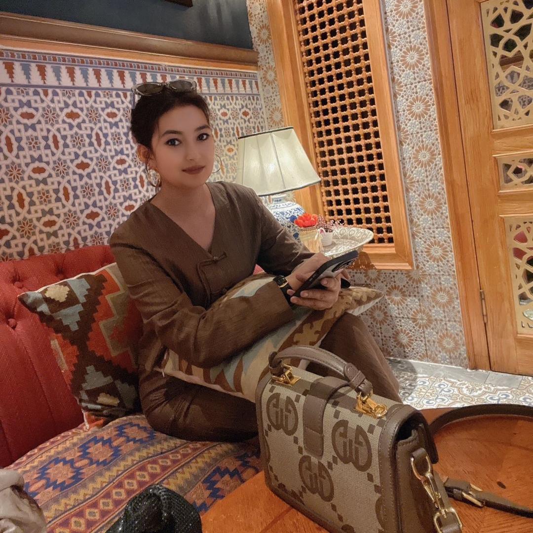 美女爵士女装店