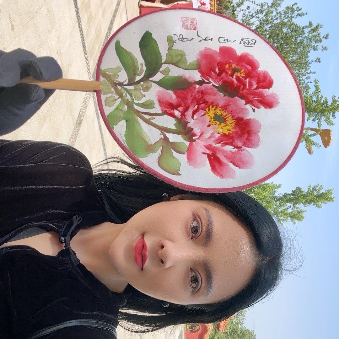 底玉芳。