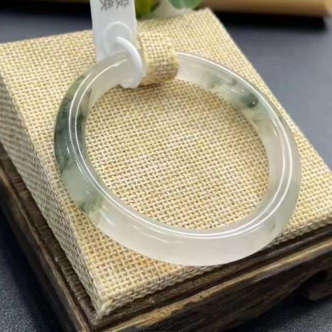 玉镯霓霓裳