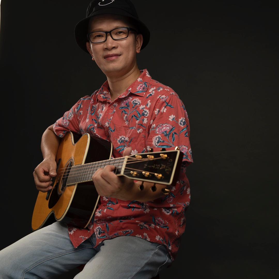 吉他雷震