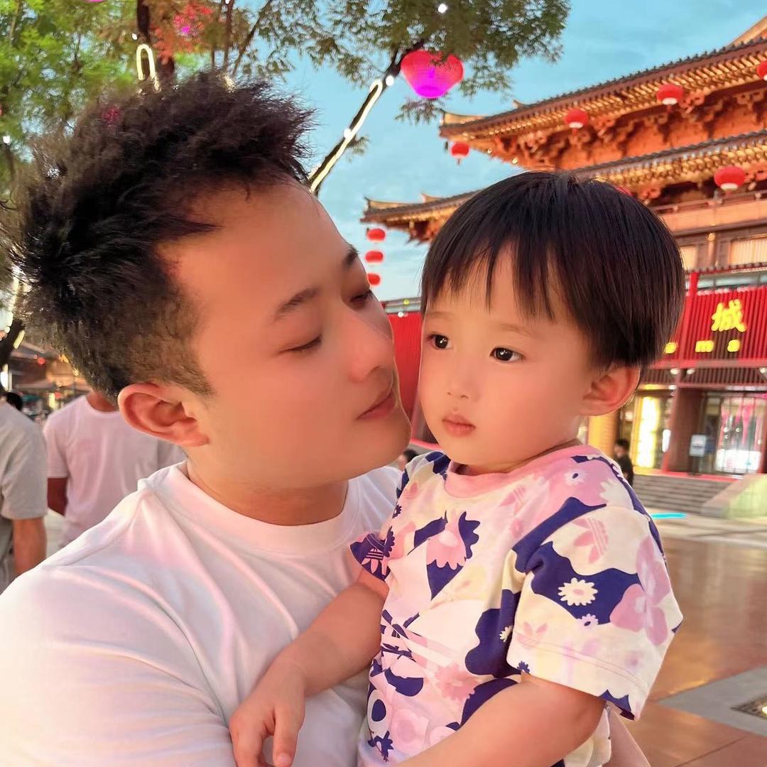 栢亿带娃