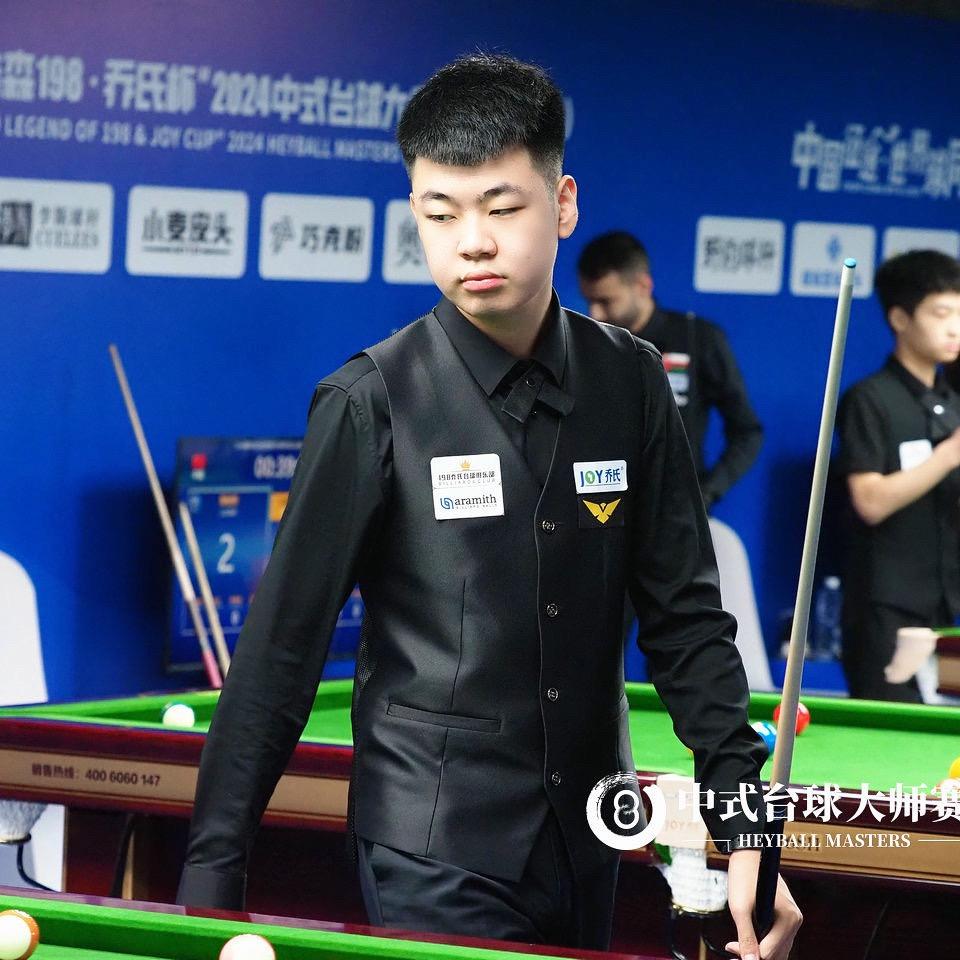 台球夏李傲