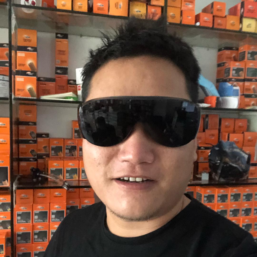 老李的汽配小卖部