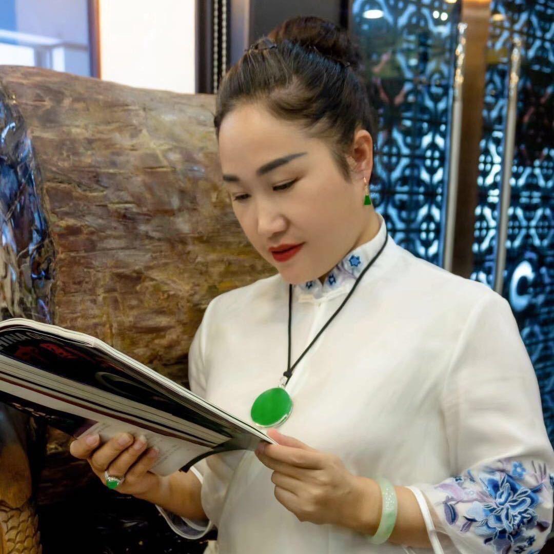 金镂玉意翡翠实体店直播