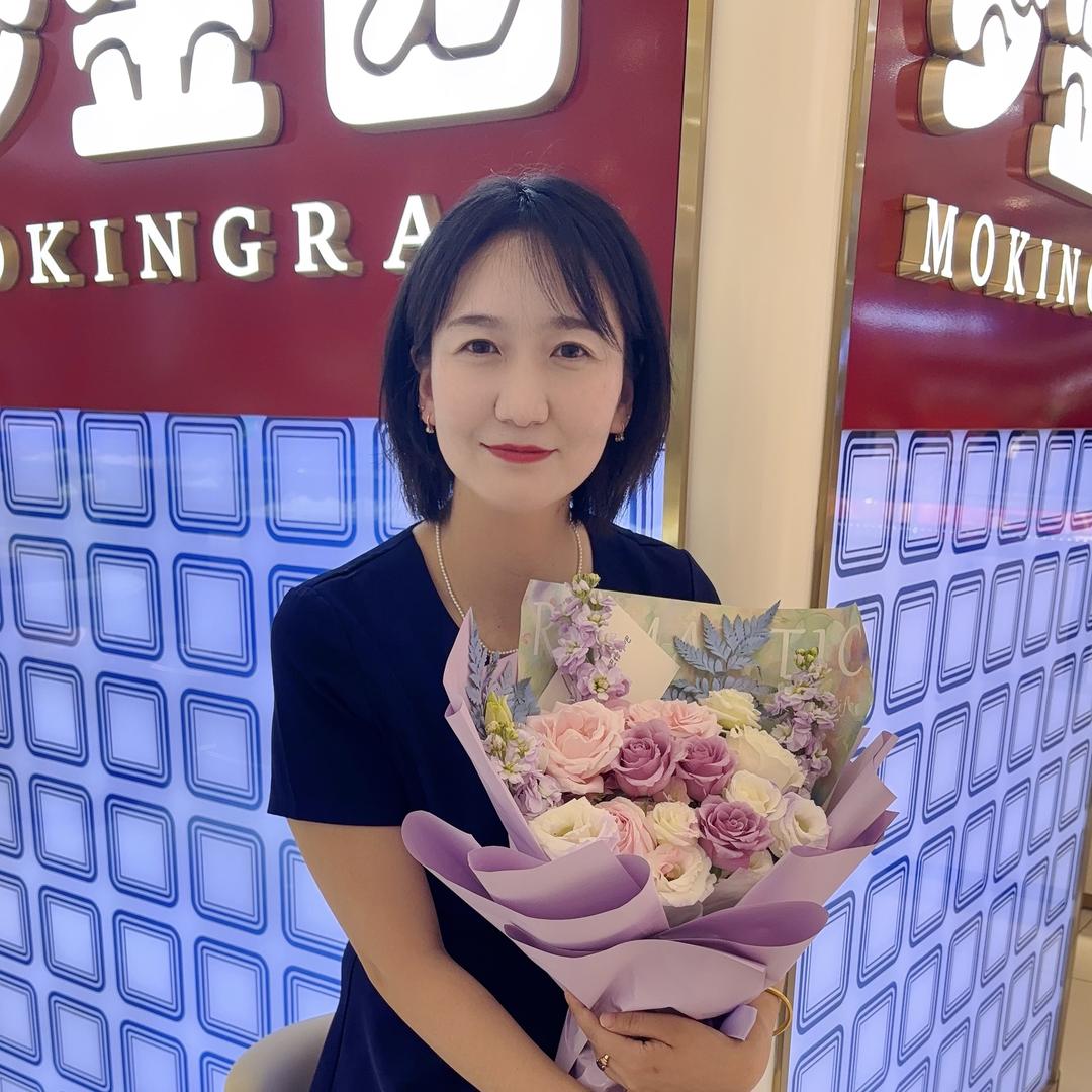 卖珠宝的小霞