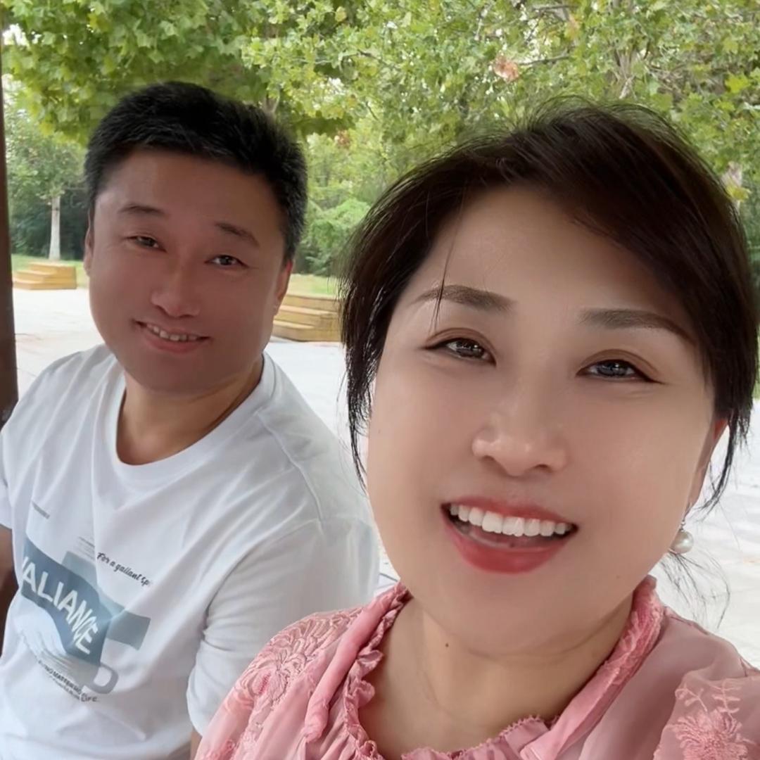 二凤与林哥的幸福一家人