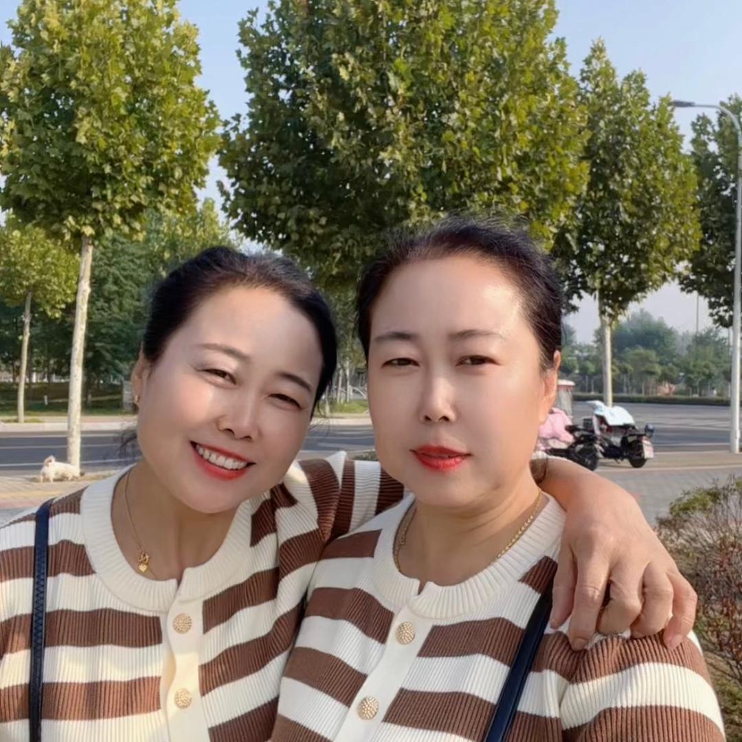 双胞胎姐妹   （1）