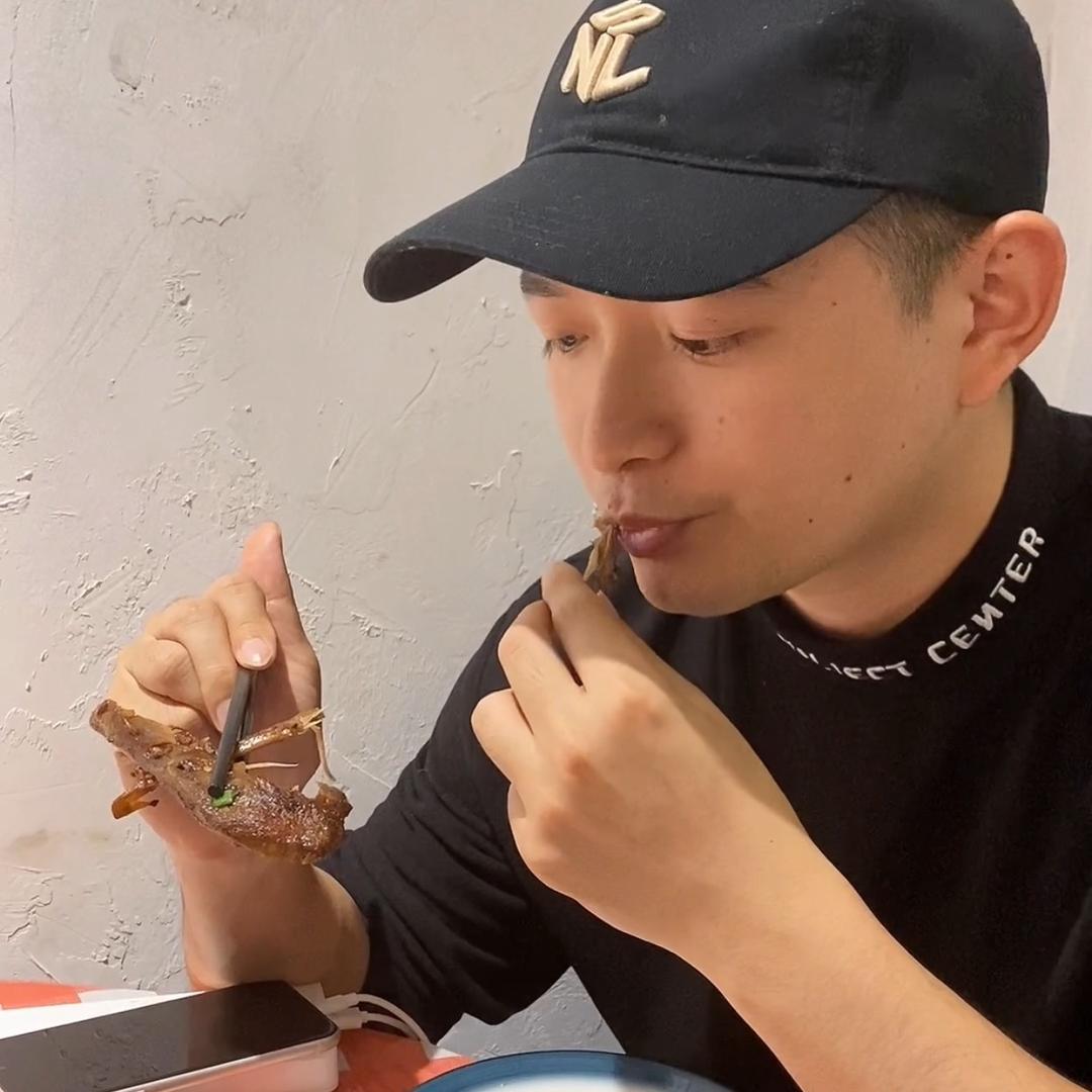 辣辣吃爹