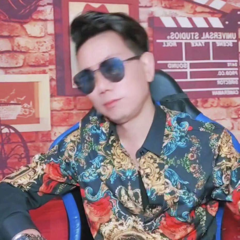 迈克哥（兄弟能不能还点钱）