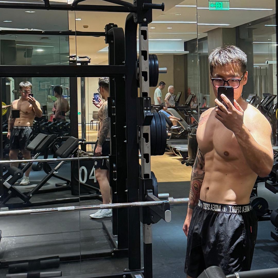 爱健身的陈老师