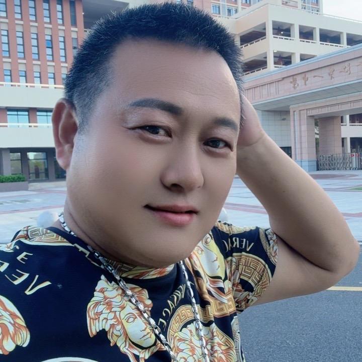 劉龍🐲€互相尊重》