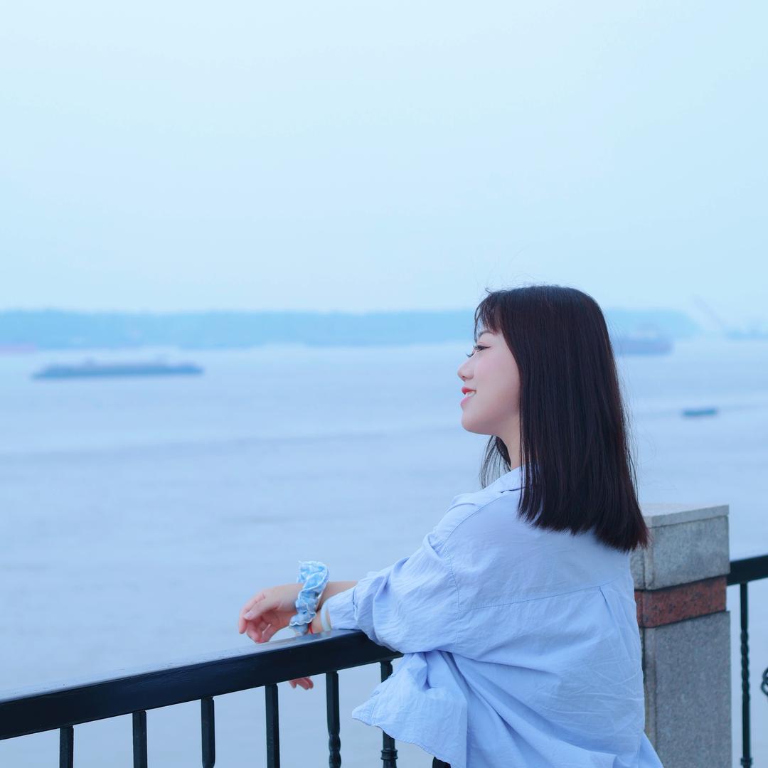 每天炸毛.