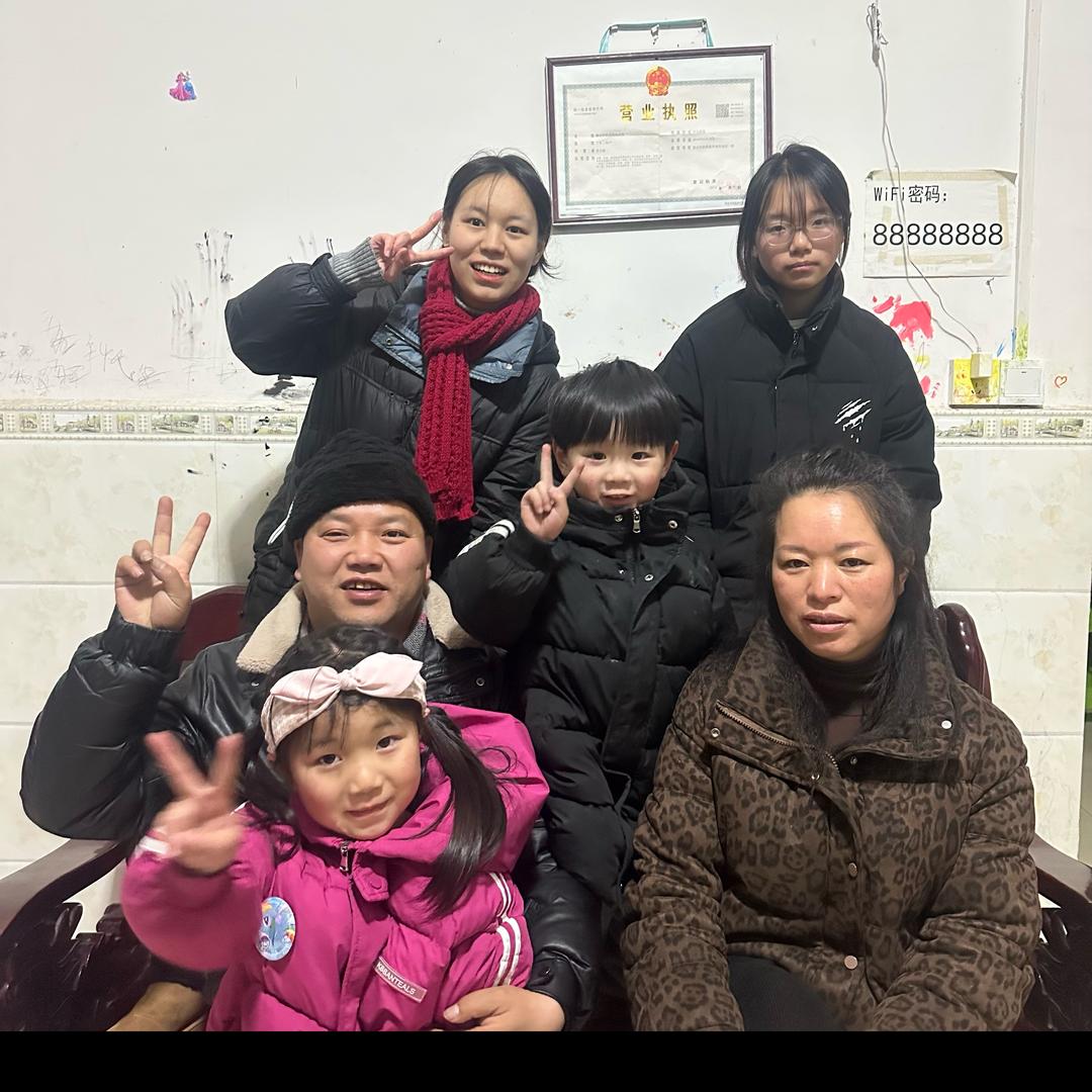 幸福美满的一家人
