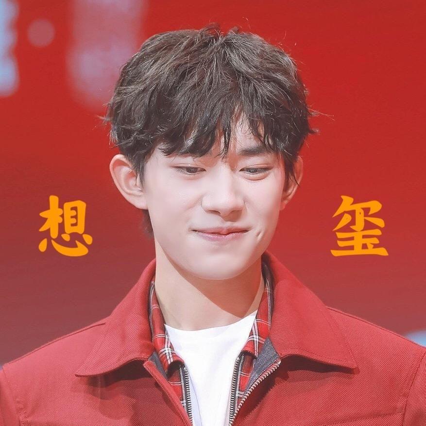 坐在后座的艳芬
