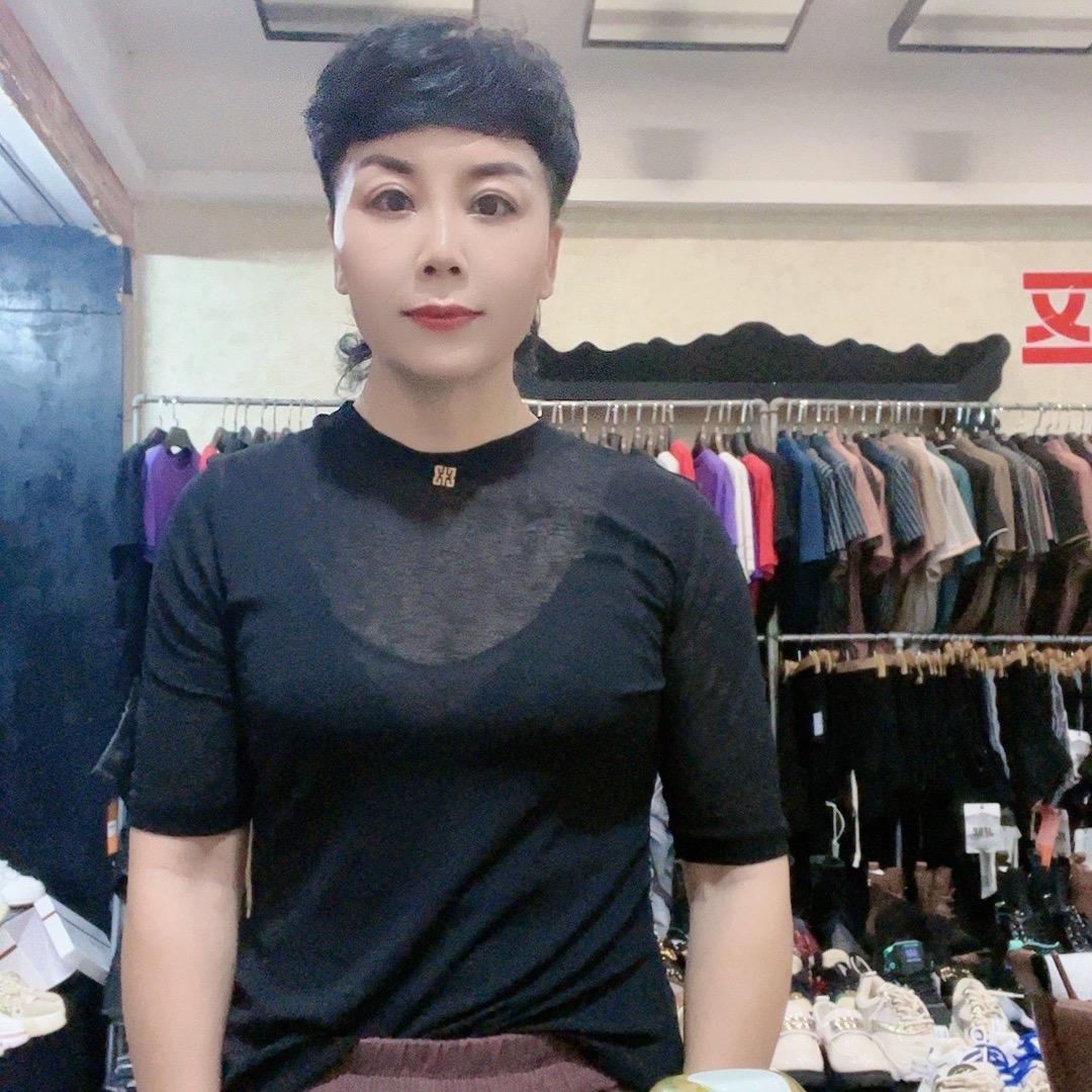 蕾儿服装店