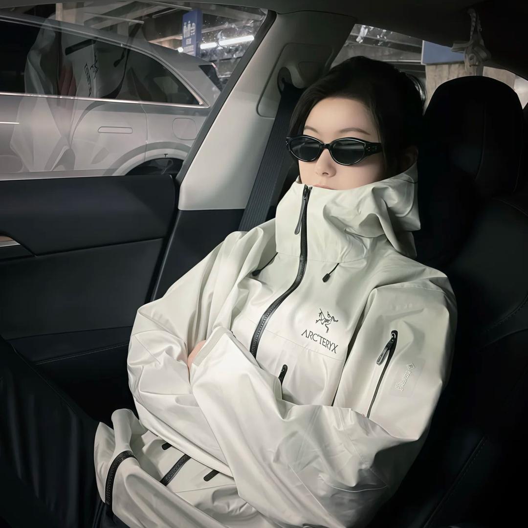集美轻奢（倩沁羽绒服）90鹅绒
