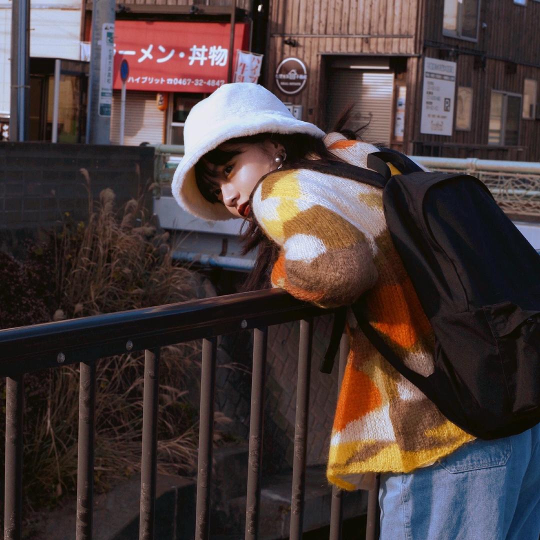 三个半蓝莓