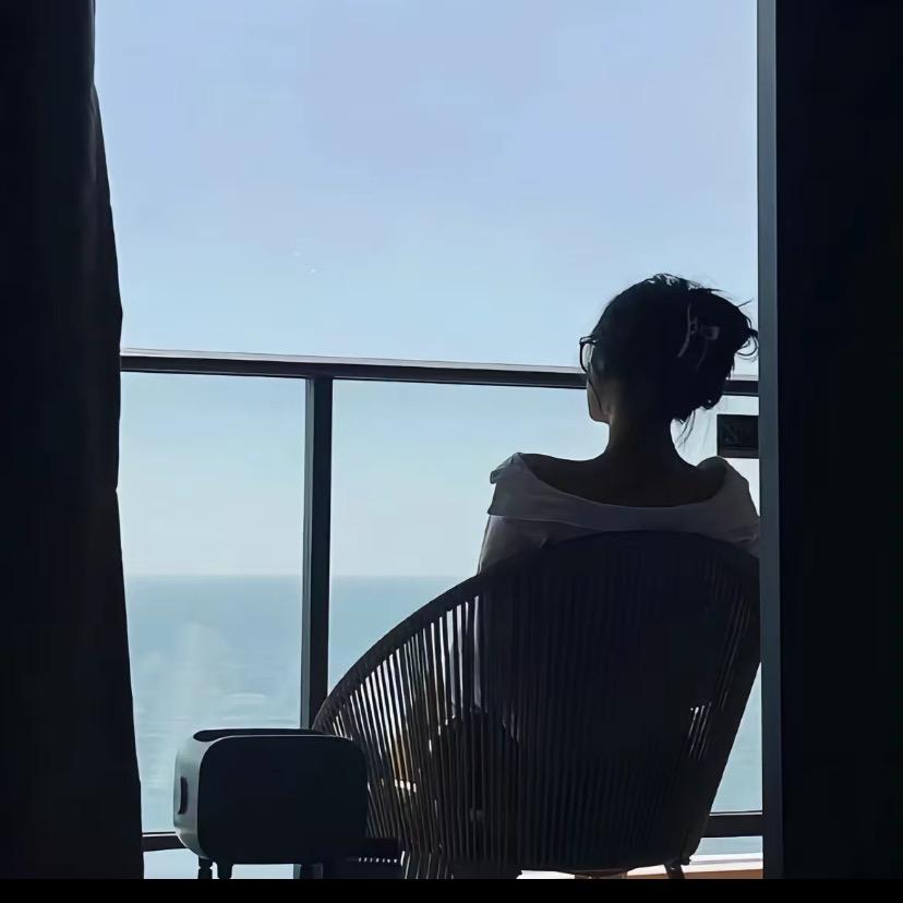 宏-