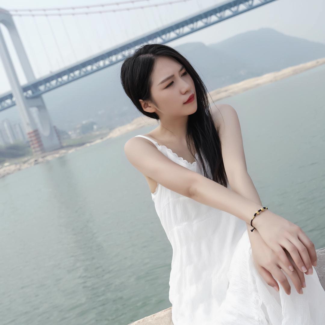 流浪的虎牙妹