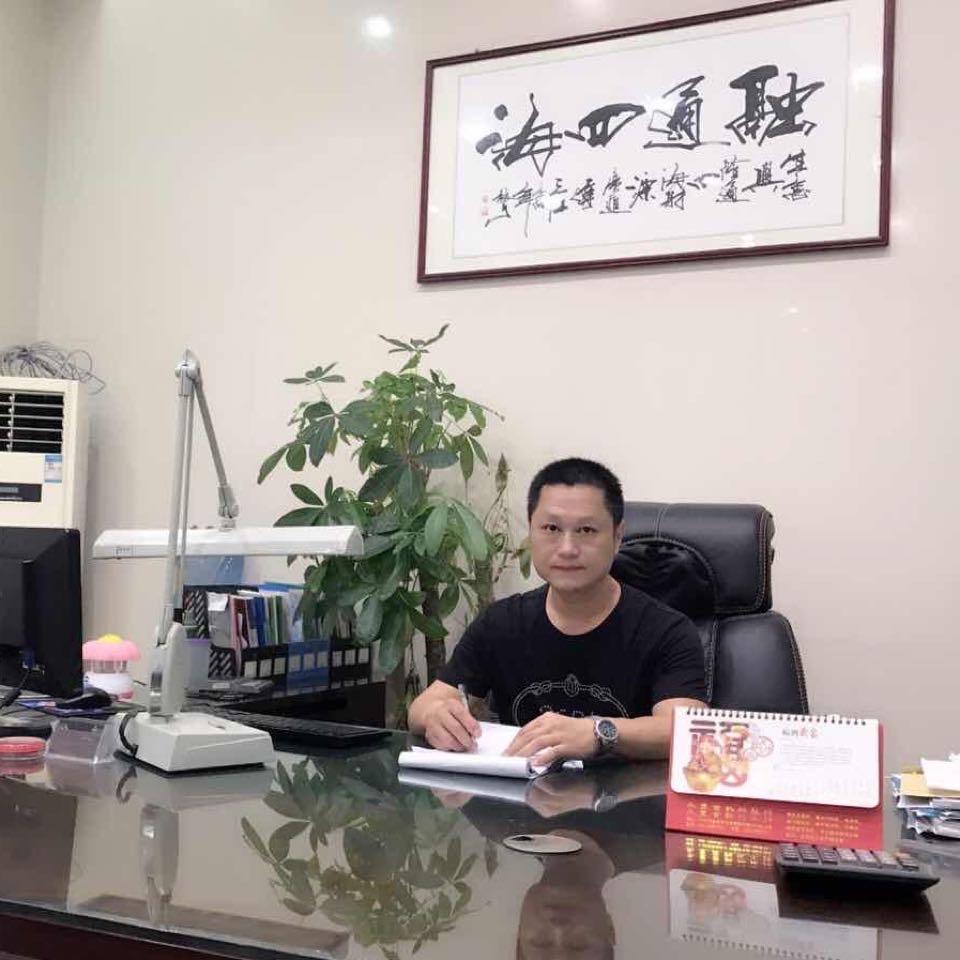 李超雄