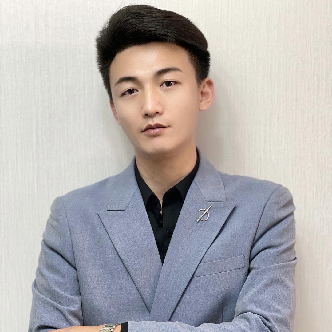 伟少🎤爱唱歌