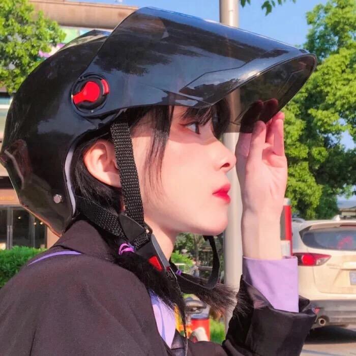 威迈头盔仓