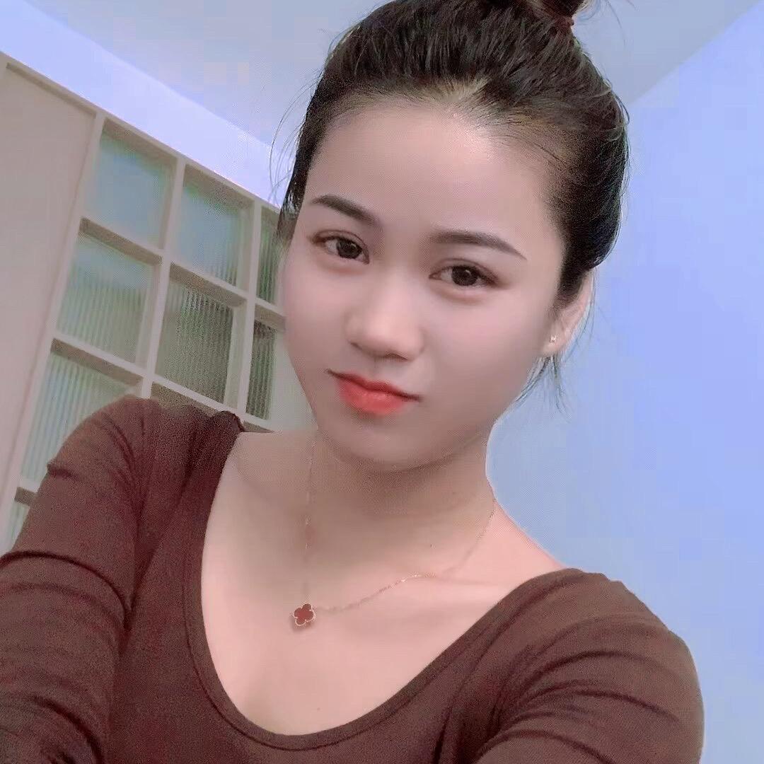 杨杨🉐Yi