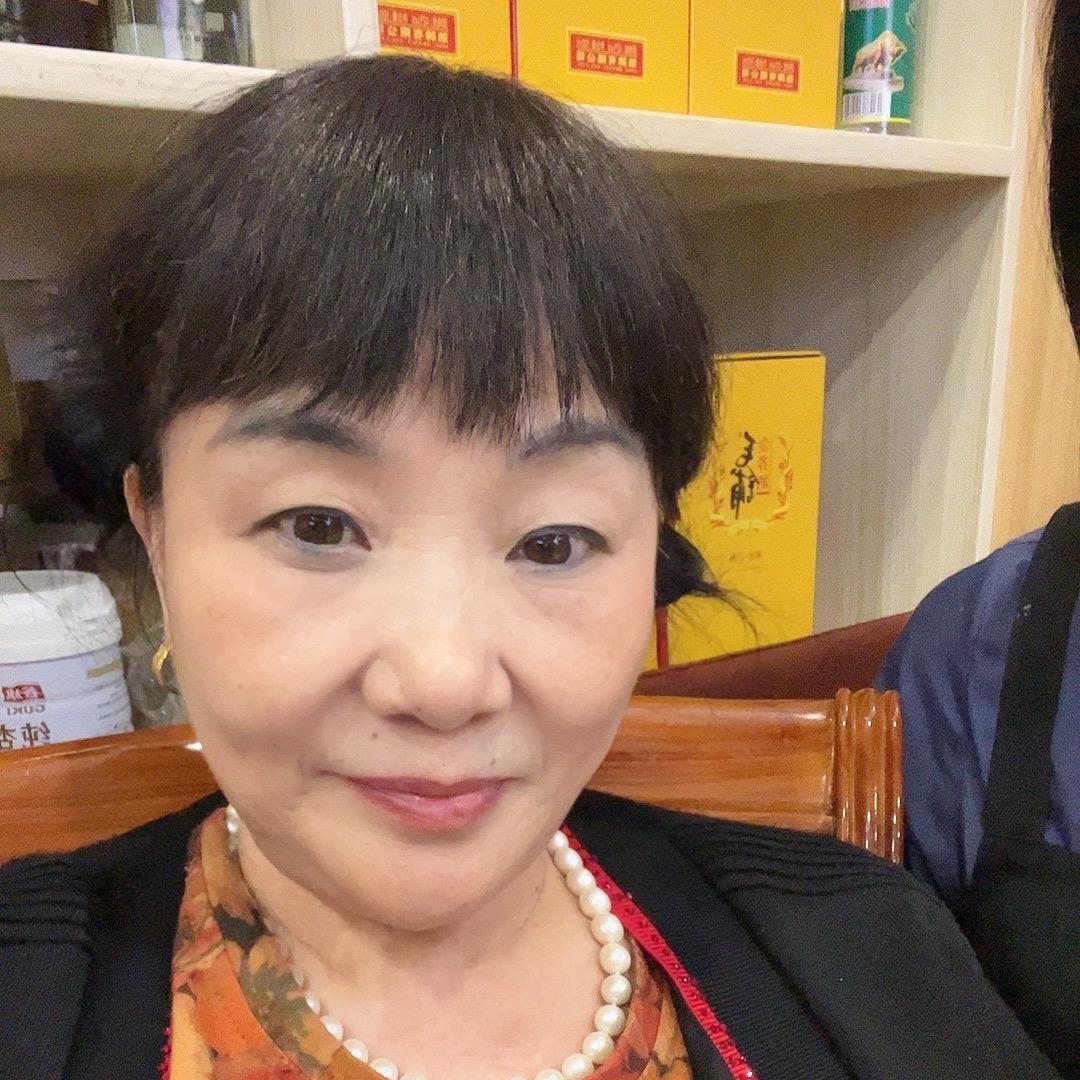 幸福的老阿姨
