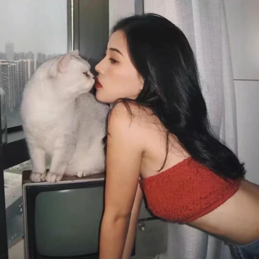 捂着心说胃痛ঞ๑҉