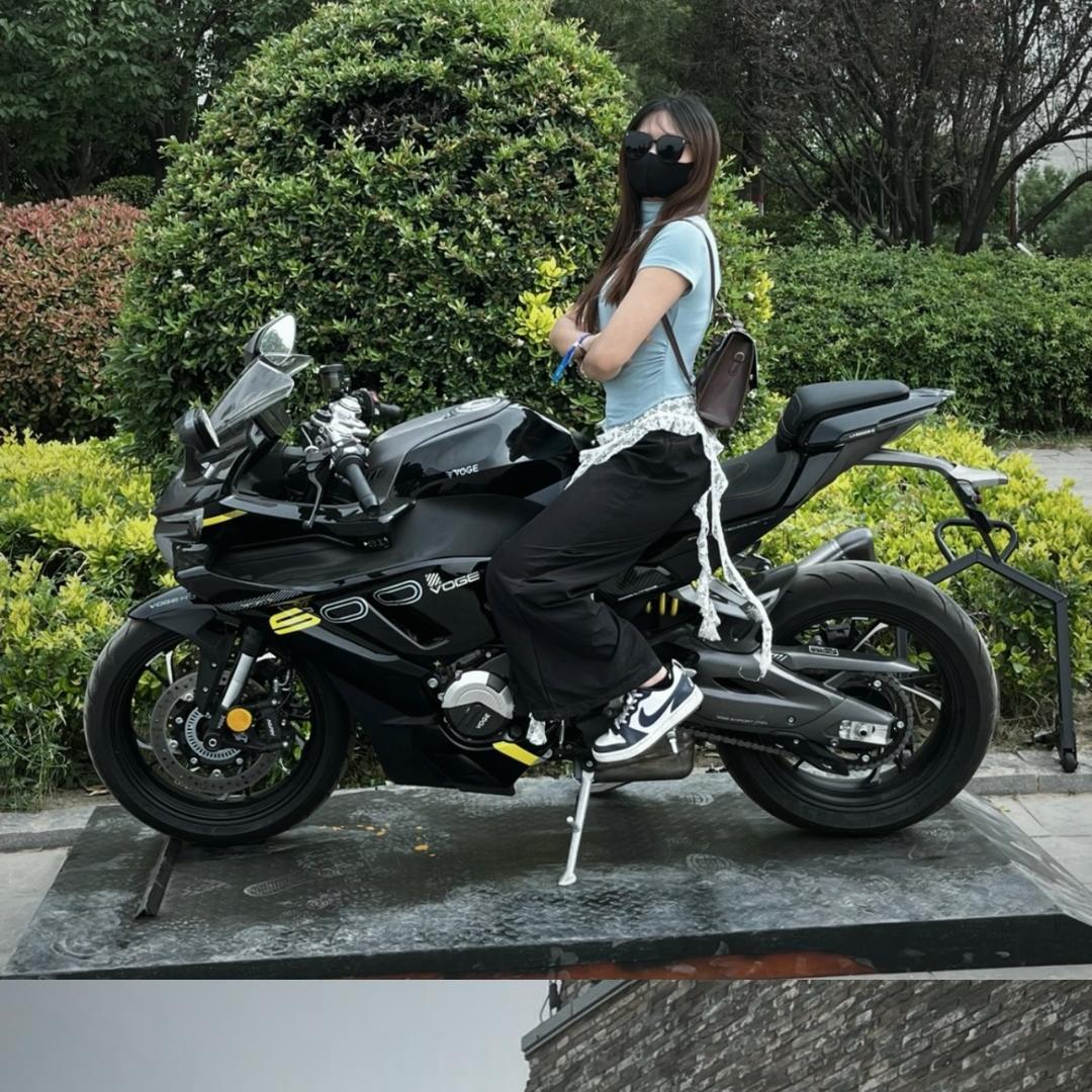 帅气鲨鱼（啊玲）