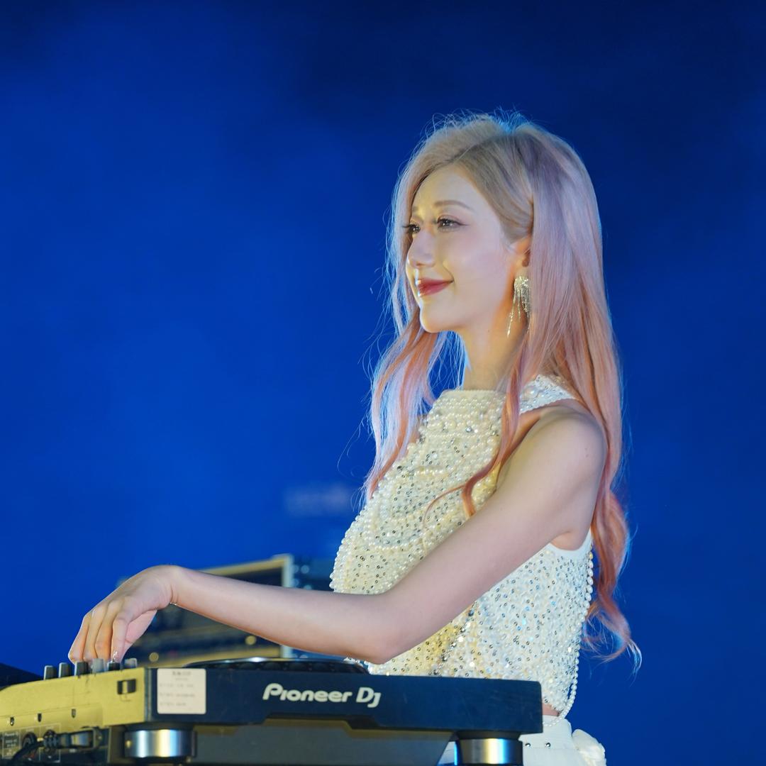 DJ谢朵儿