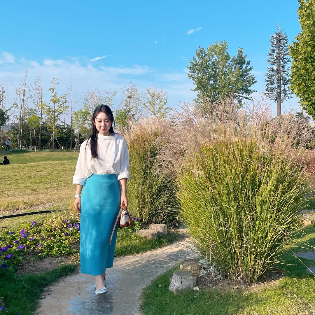 美术老师爱穿裙子🧚‍♀️