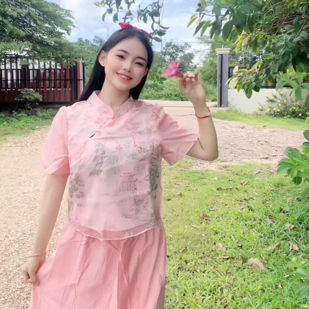 老挝女孩爱跳舞丽丽