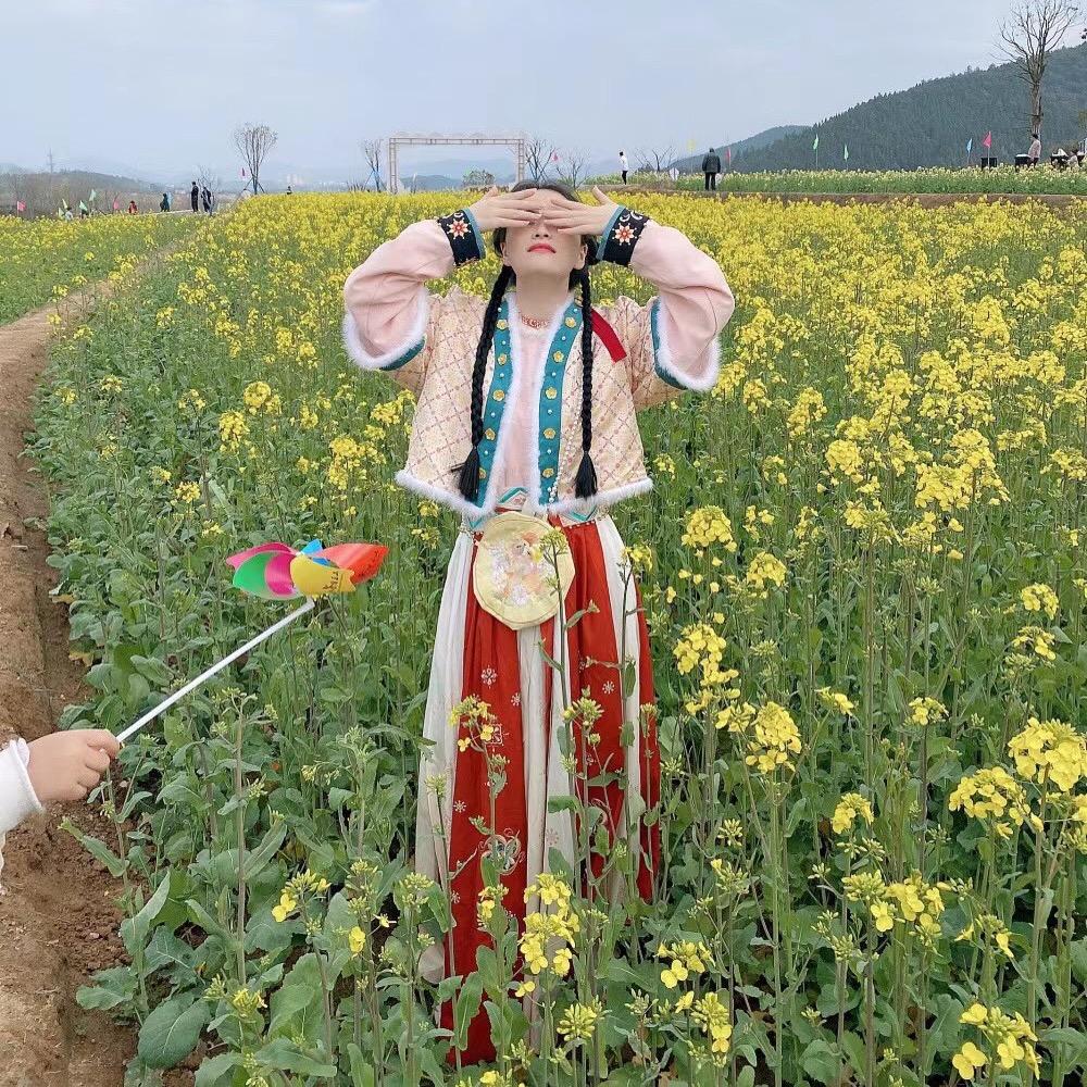 爱穿汉服的小鱼