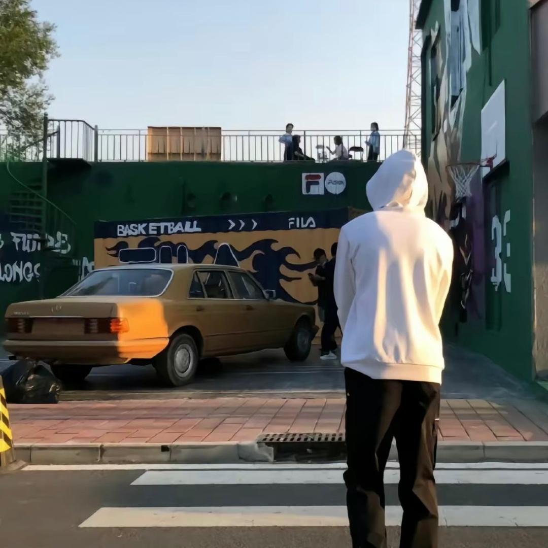 匆匆走过